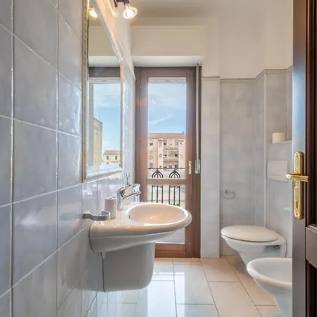 Dimoras 3br Center Balcony & Parking Apartment