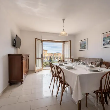 Dimoras 3br Center Balcony & Parking Sf Όλμπια