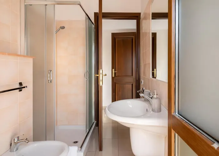 Dimoras 3br Center Balcony & Parking Sf Appartamento